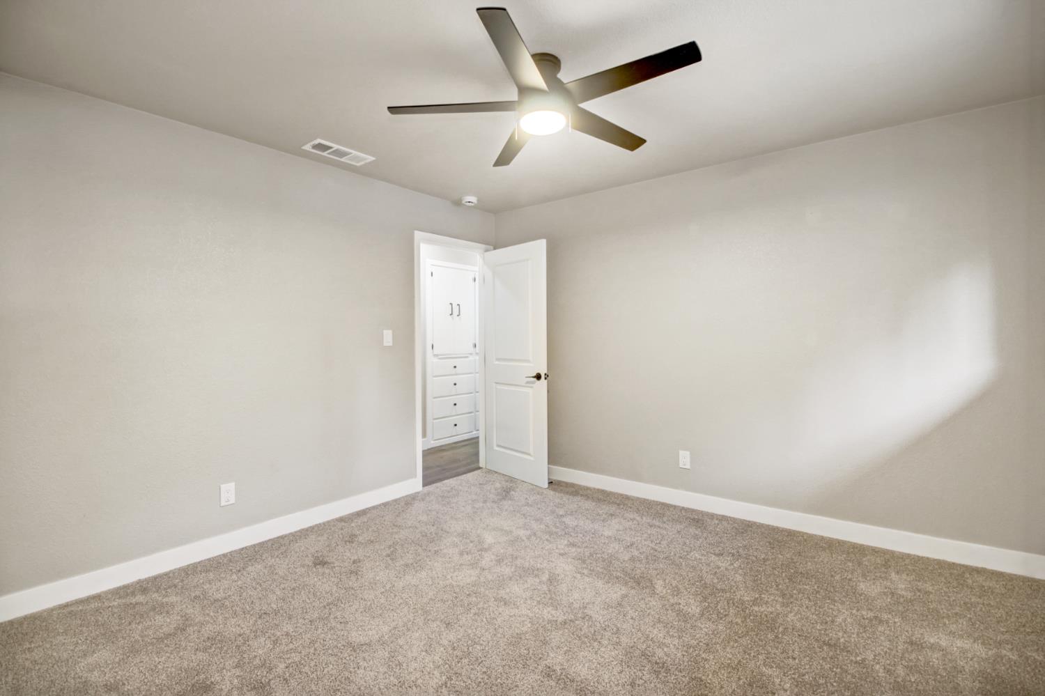Detail Gallery Image 35 of 45 For 5512 Vahalla Dr, Carmichael,  CA 95608 - 3 Beds | 2 Baths