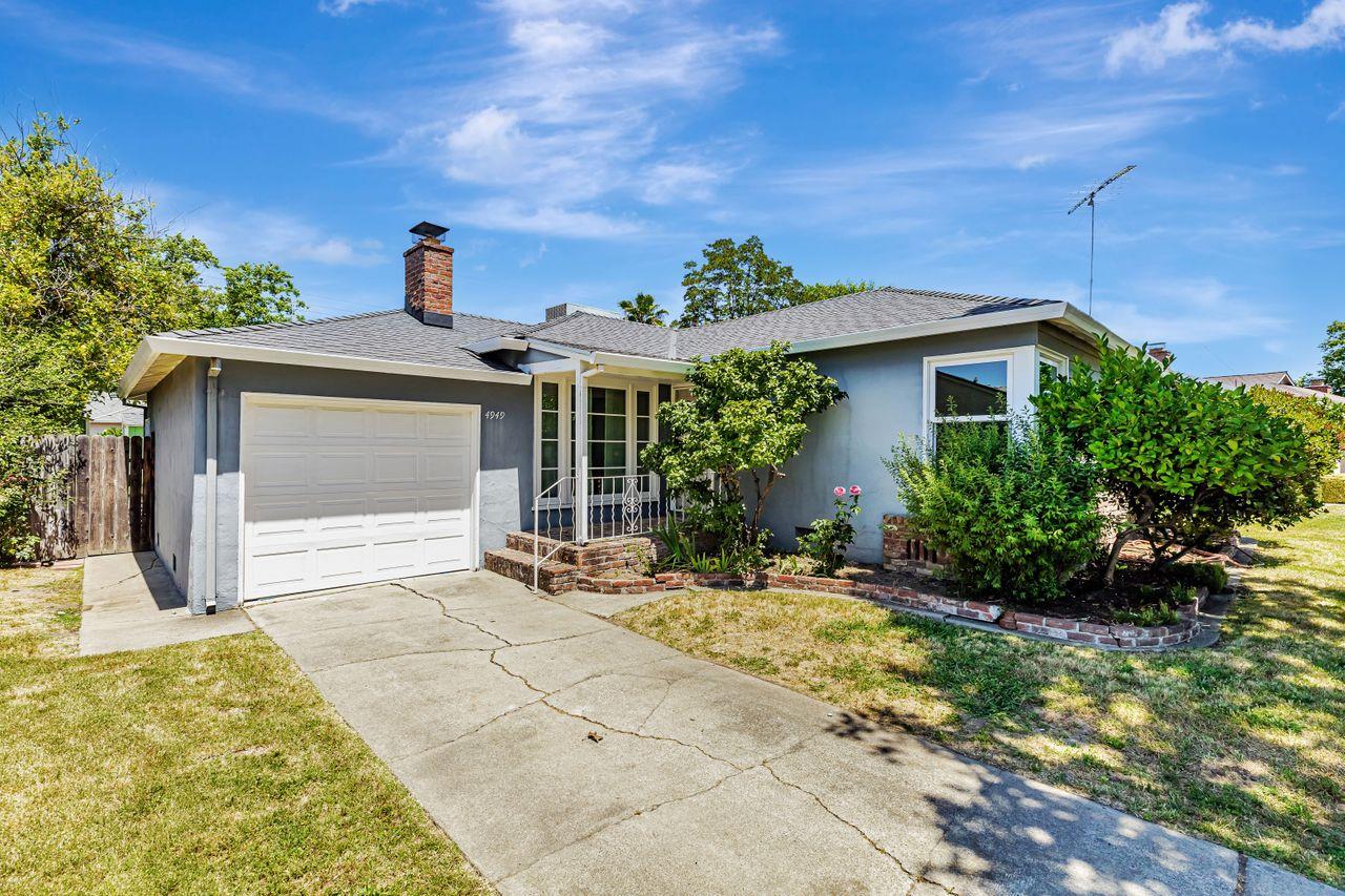 Detail Gallery Image 1 of 23 For 4949 Helen Way, Sacramento,  CA 95818 - 3 Beds | 1 Baths