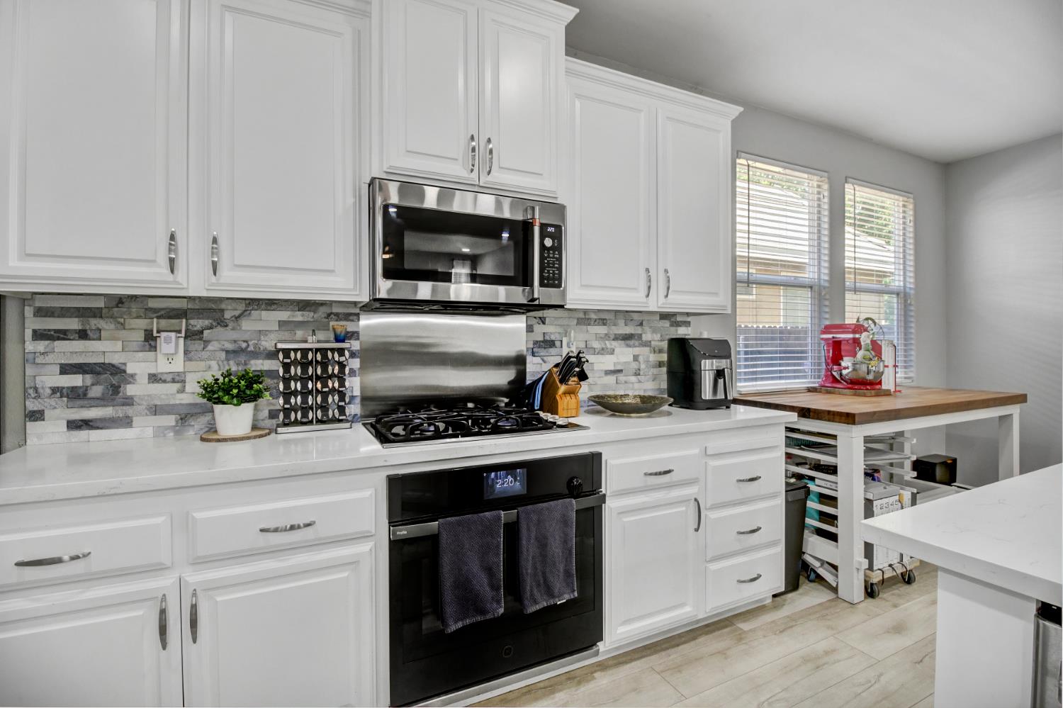 Detail Gallery Image 15 of 36 For 3043 Brunnet Ln, Sacramento,  CA 95833 - 4 Beds | 2/1 Baths