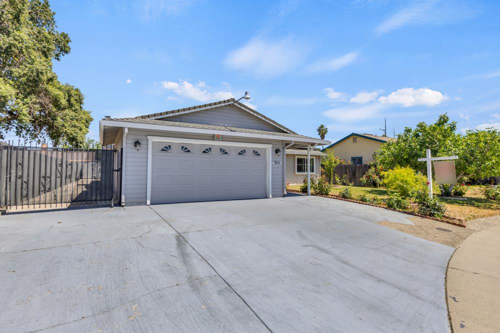 Detail Gallery Image 2 of 55 For 7661 Dyer Ct, Sacramento,  CA 95828 - 3 Beds | 2 Baths