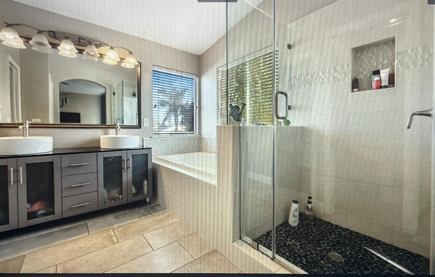 Detail Gallery Image 10 of 18 For 1134 Sangria Ln, Manteca,  CA 95336 - 4 Beds | 2/1 Baths