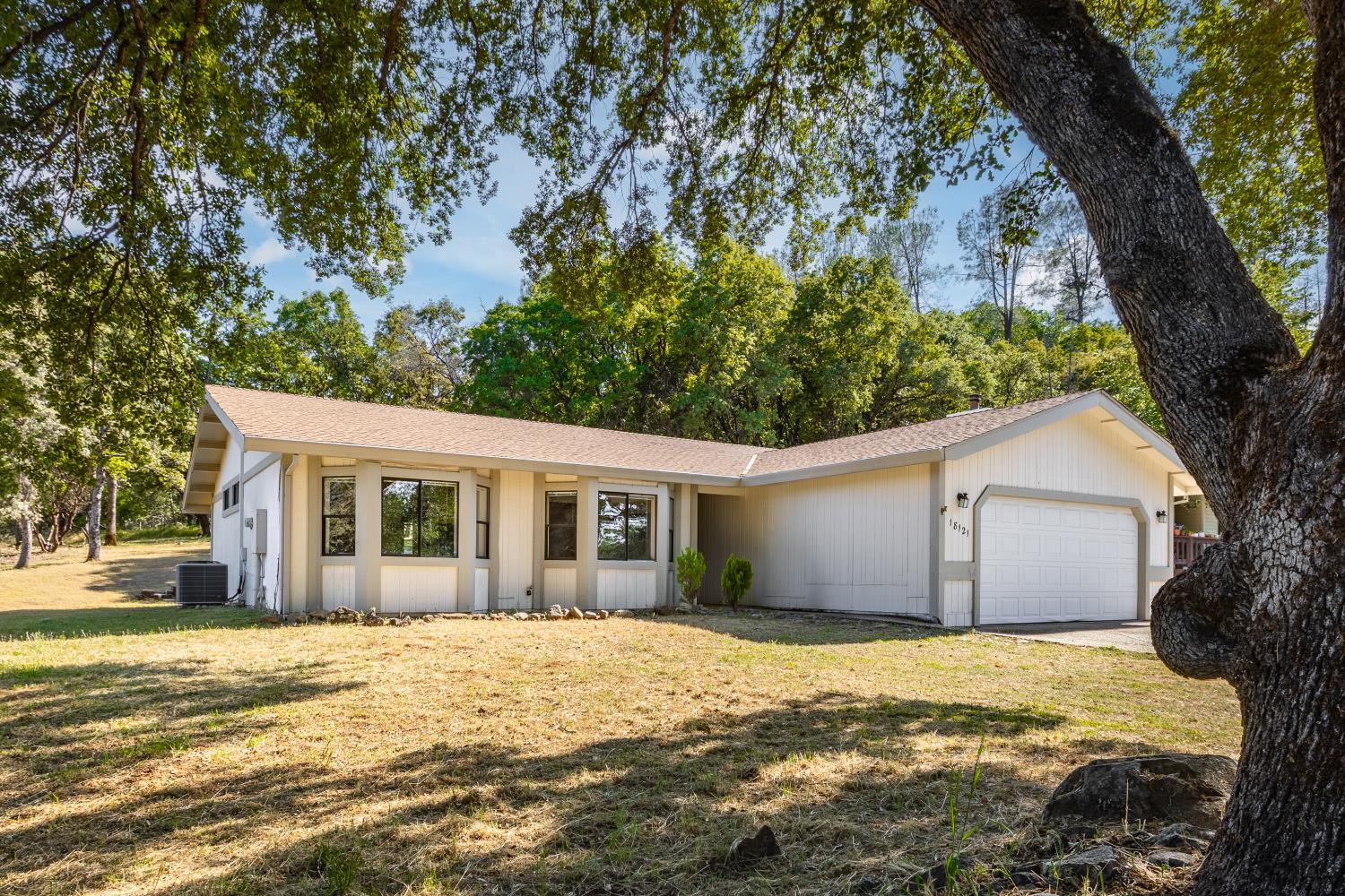 Detail Gallery Image 1 of 29 For 18121 Fair Oaks Dr, Penn Valley,  CA 95946 - 3 Beds | 2 Baths