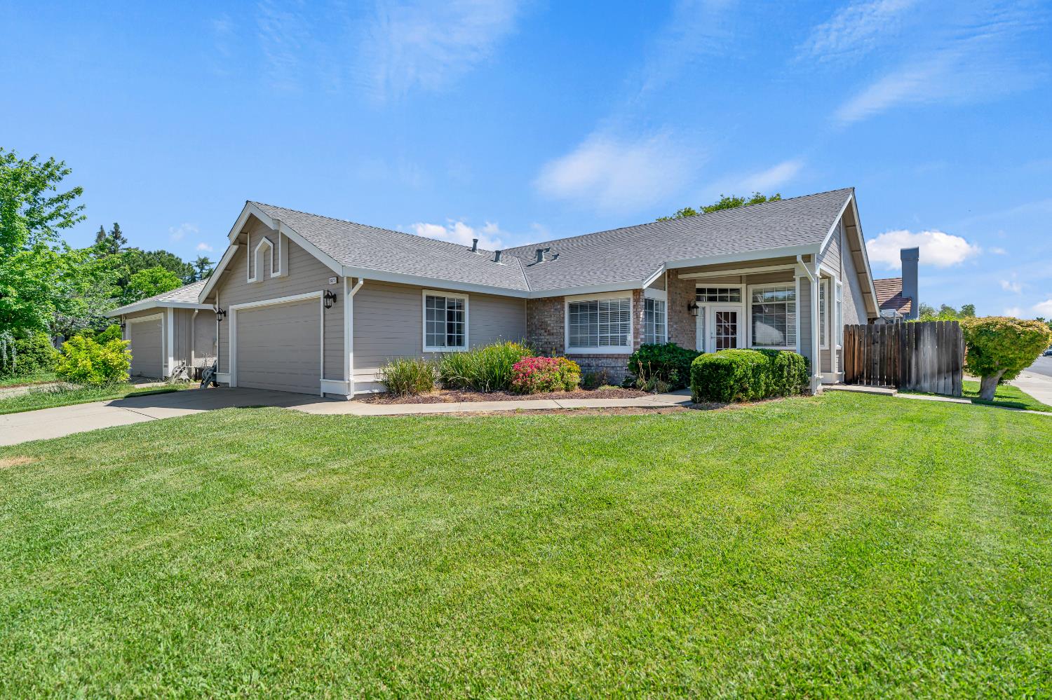 Detail Gallery Image 1 of 35 For 8825 Kepler Ct., Elk Grove,  CA 95758 - 2 Beds | 2 Baths