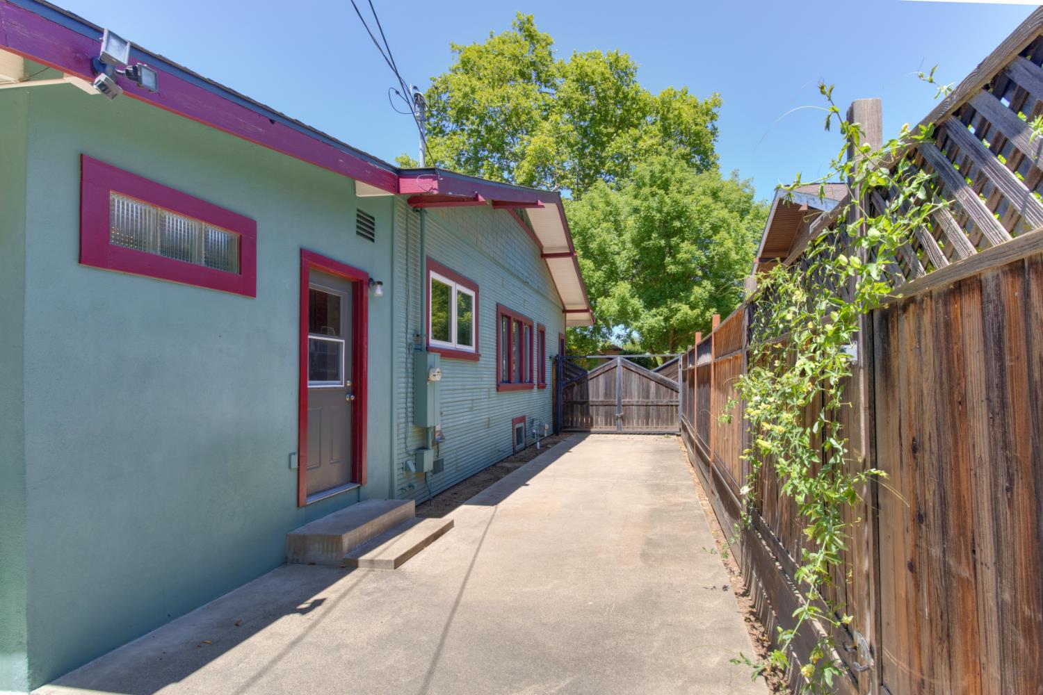 Detail Gallery Image 50 of 53 For 4860 U St, Sacramento,  CA 95817 - 3 Beds | 2 Baths
