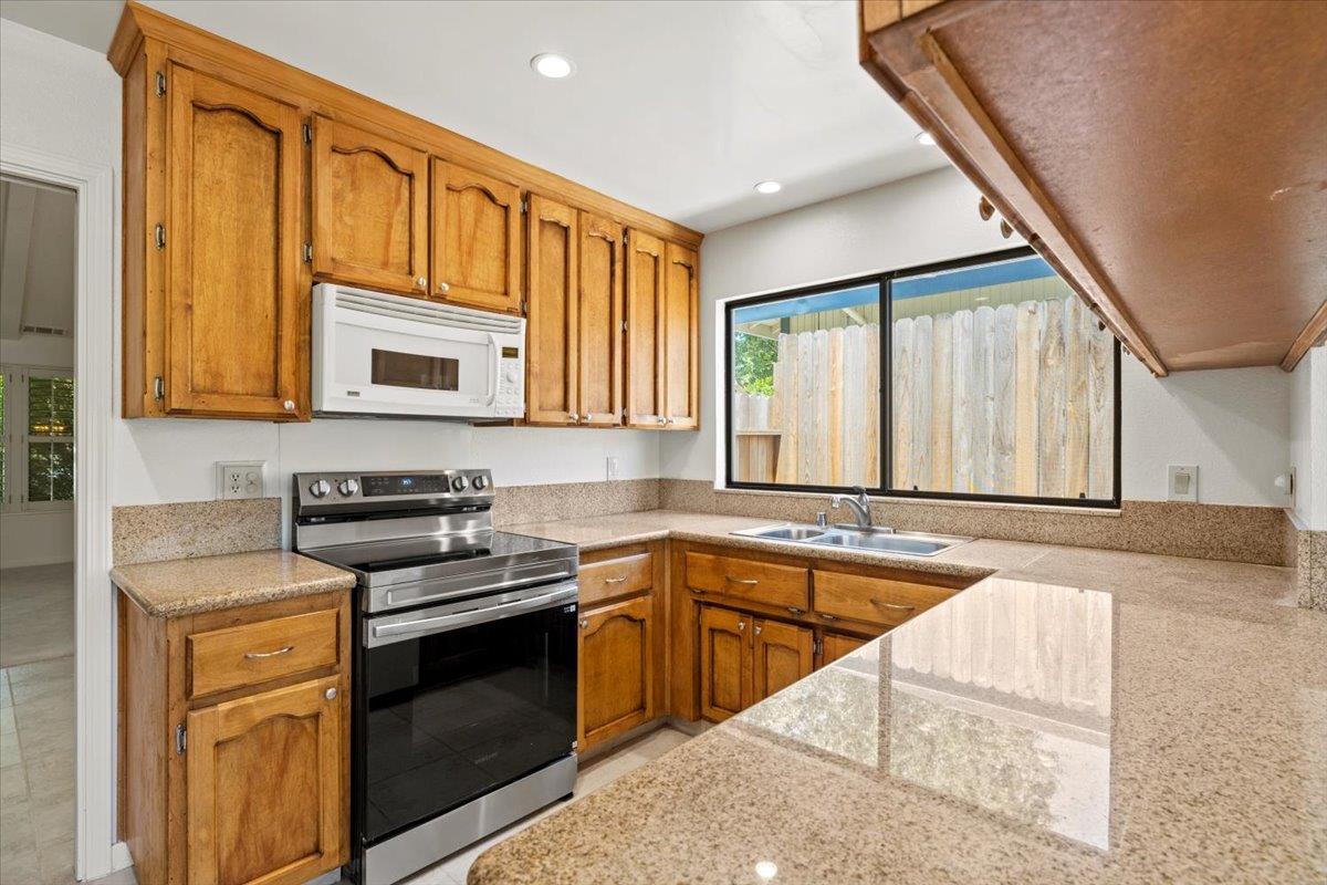 Detail Gallery Image 11 of 37 For 6544 Shadow Hawk Dr, Citrus Heights,  CA 95621 - 3 Beds | 2 Baths