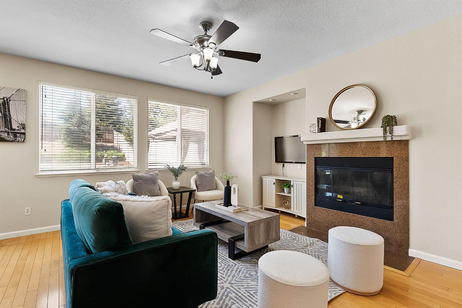 Detail Gallery Image 9 of 50 For 1200 Emerald Oak Rd, Roseville,  CA 95678 - 5 Beds | 3 Baths