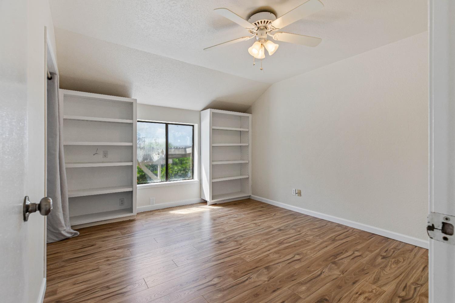 Detail Gallery Image 23 of 47 For 221 N Grant Ave, Manteca,  CA 95336 - 3 Beds | 2/1 Baths
