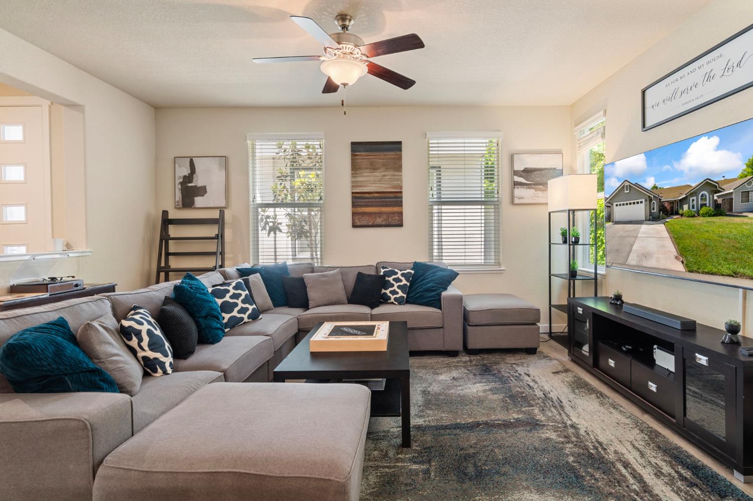 Detail Gallery Image 22 of 39 For 4242 Ocean Ln, Elk Grove,  CA 95757 - 4 Beds | 2/1 Baths