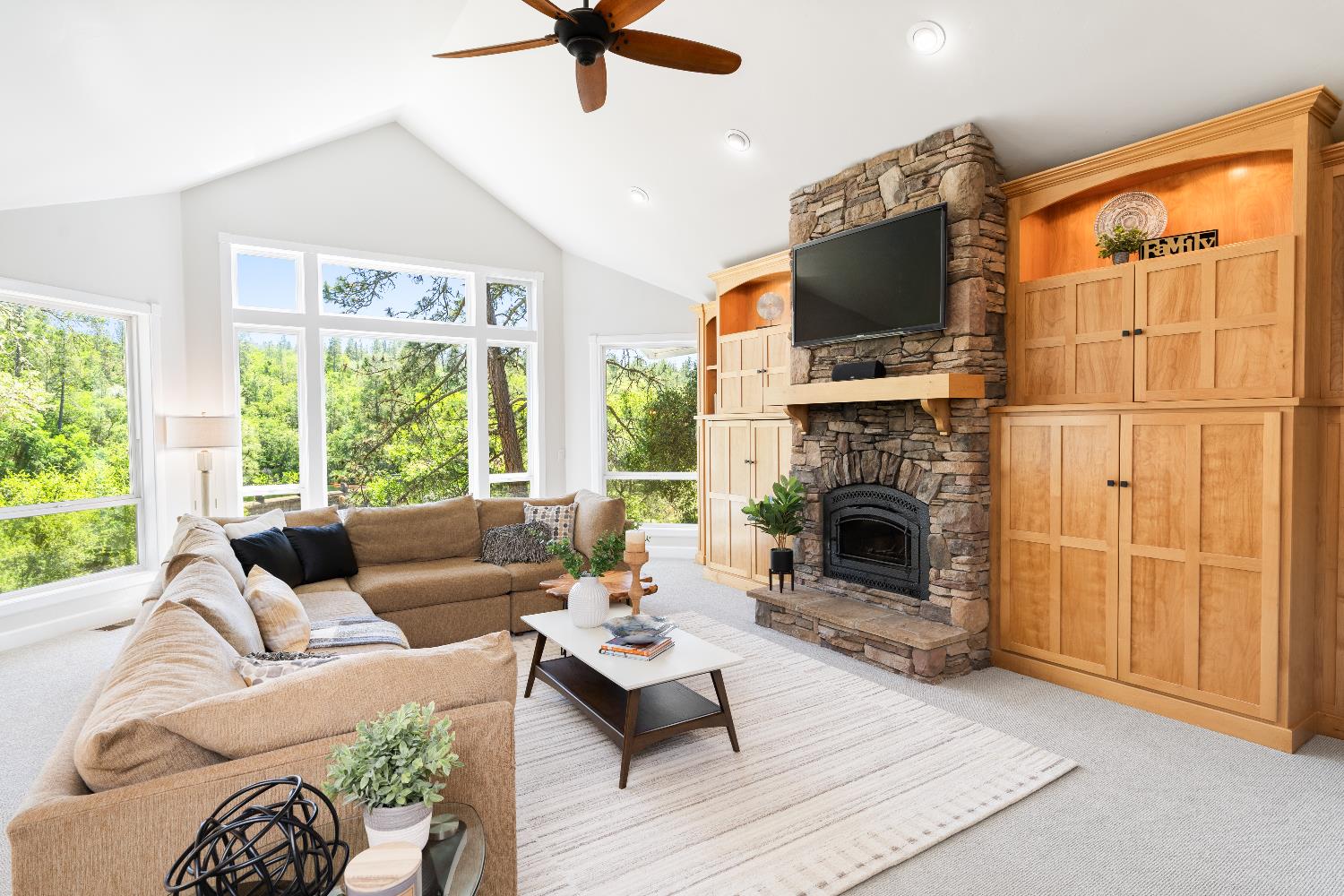Detail Gallery Image 5 of 47 For 13987 Camino De Lego, Auburn,  CA 95602 - 5 Beds | 4/1 Baths