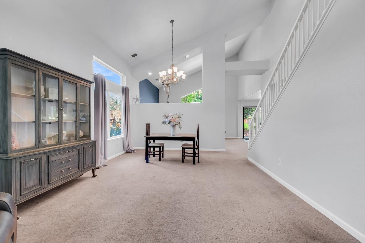 Detail Gallery Image 6 of 90 For 3309 Kittiwake Dr, Sacramento,  CA 95833 - 5 Beds | 3 Baths