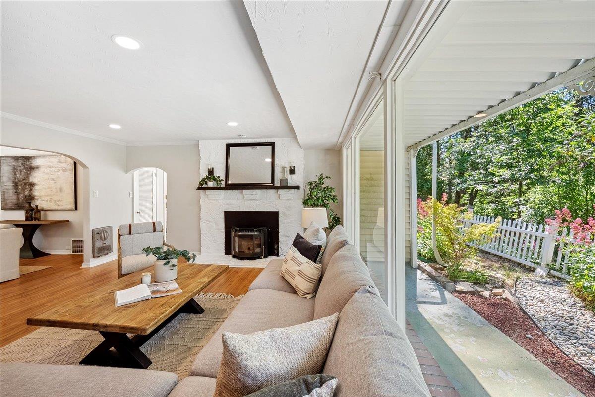 Detail Gallery Image 8 of 35 For 4322 Ponderosa Way, Camino,  CA 95709 - 3 Beds | 2 Baths