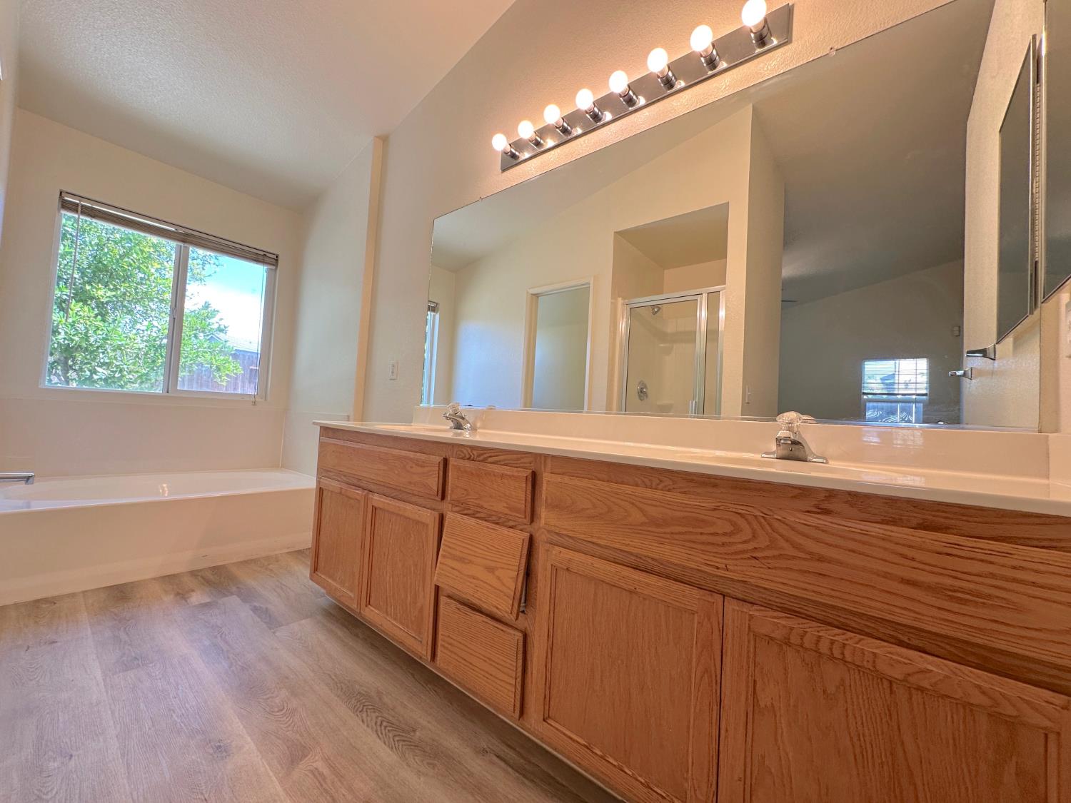 Detail Gallery Image 14 of 23 For 1696 Venice Cir, Stockton,  CA 95206 - 3 Beds | 2 Baths