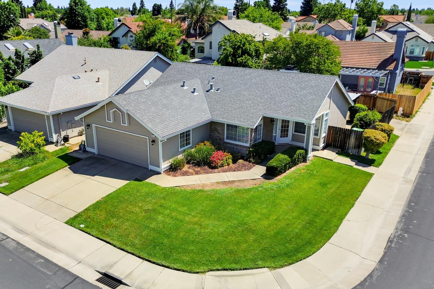 Detail Gallery Image 3 of 35 For 8825 Kepler Ct., Elk Grove,  CA 95758 - 2 Beds | 2 Baths
