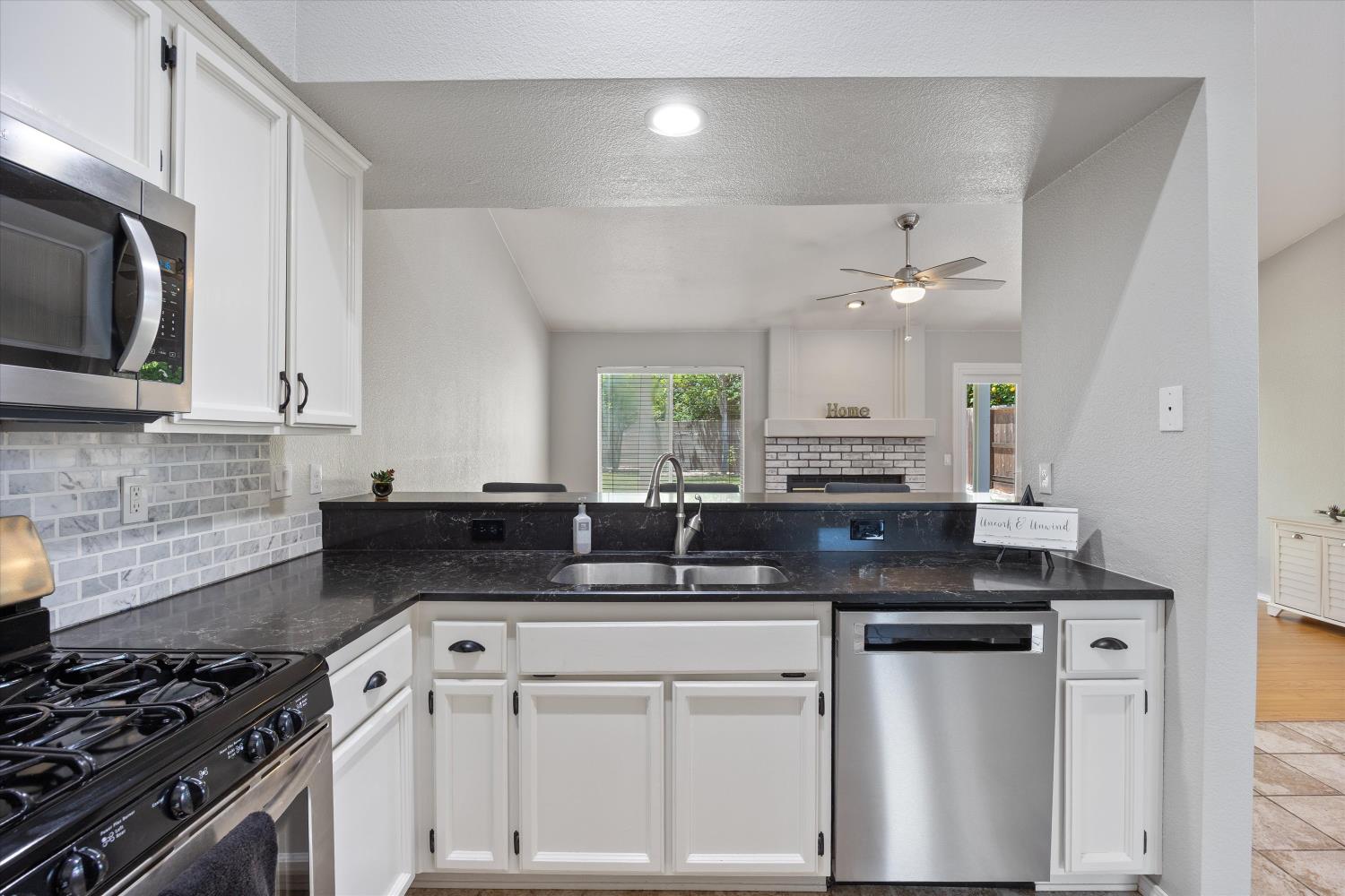 Detail Gallery Image 10 of 31 For 8345 Clear Corrie Ct, Antelope,  CA 95843 - 4 Beds | 2 Baths