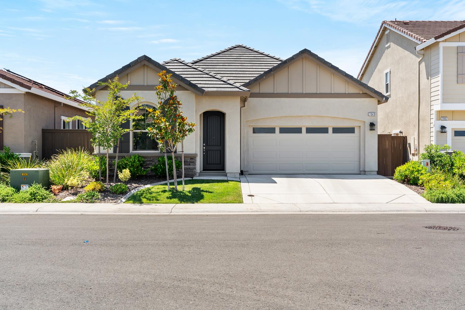 Detail Gallery Image 2 of 56 For 7049 Lakehaven Dr, Roseville,  CA 95747 - 3 Beds | 3 Baths