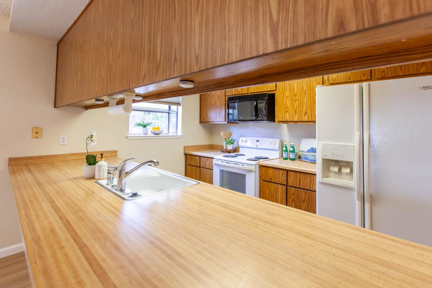 Detail Gallery Image 13 of 28 For 2949 Candido Dr, Sacramento,  CA 95833 - 2 Beds | 2 Baths
