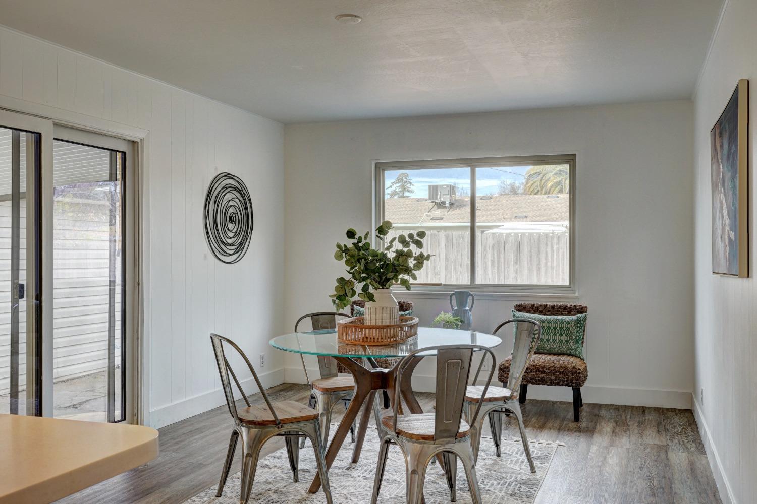 Detail Gallery Image 14 of 34 For 1005 Hillcrest Ave, Roseville,  CA 95678 - 3 Beds | 2 Baths