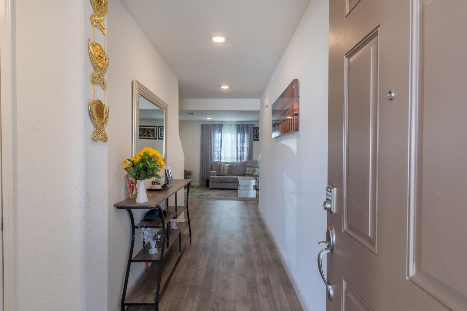 Detail Gallery Image 5 of 32 For 6421 Maple Leaf Ln, Riverbank,  CA 95367 - 5 Beds | 3 Baths