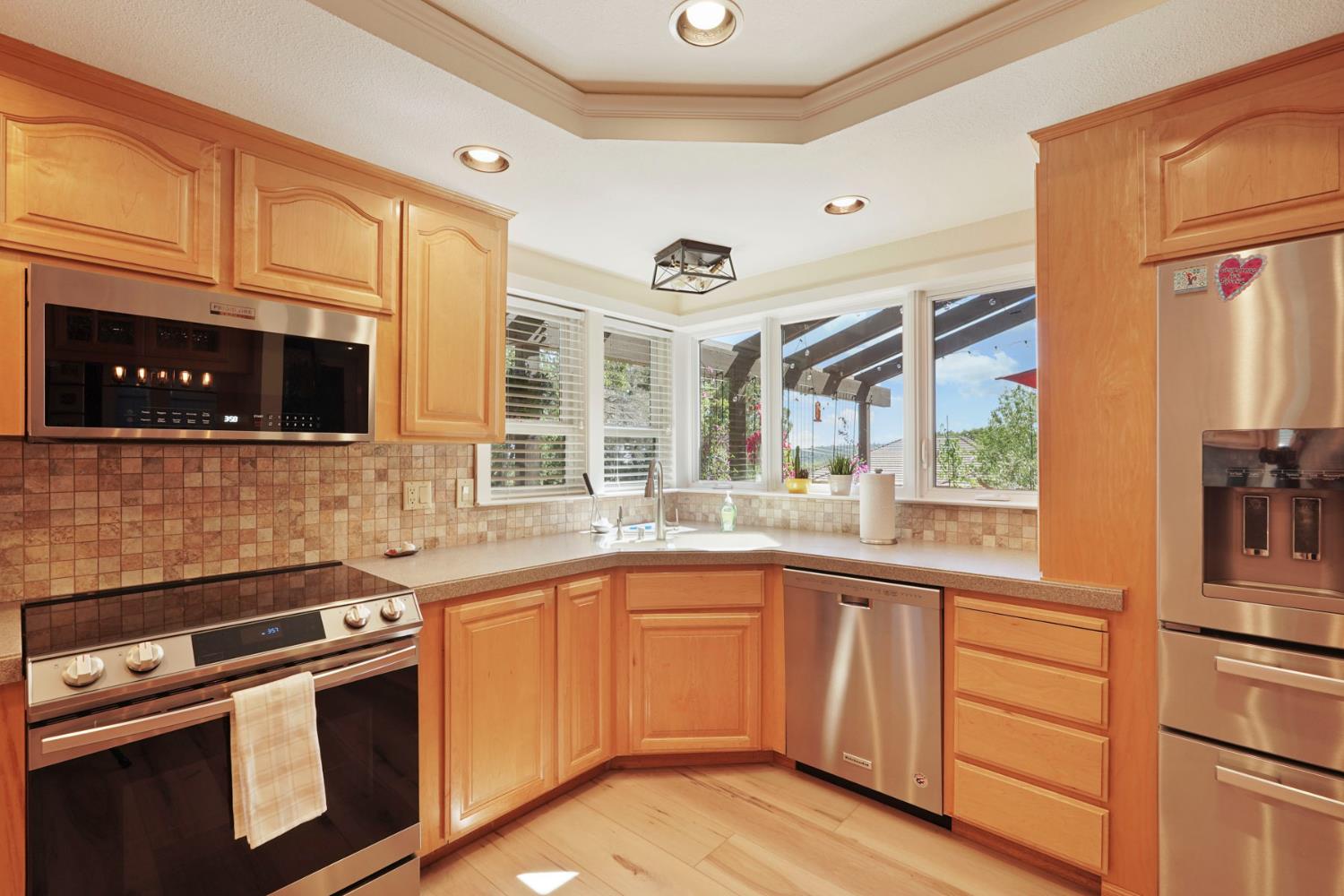 Detail Gallery Image 5 of 44 For 6200 Viewridge Dr, Auburn,  CA 95602 - 3 Beds | 3 Baths