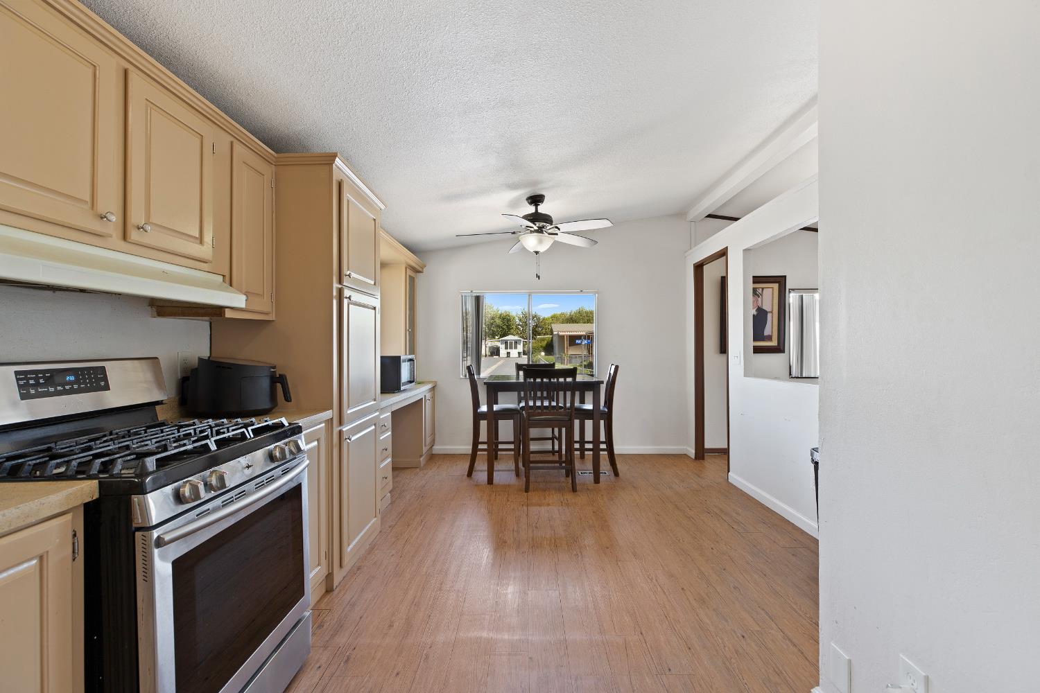 Detail Gallery Image 9 of 30 For 1517 Panthers Lane, Modesto,  CA 95355 - 3 Beds | 2 Baths