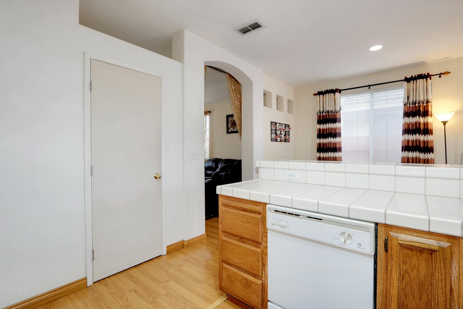 Detail Gallery Image 19 of 38 For 8275 Fanning Way, Sacramento,  CA 95829 - 3 Beds | 2 Baths