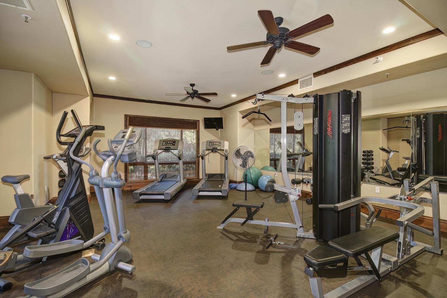 Detail Gallery Image 27 of 29 For 2430 Pavilions Place Ln #404,  Sacramento,  CA 95825 - 4 Beds | 3/1 Baths