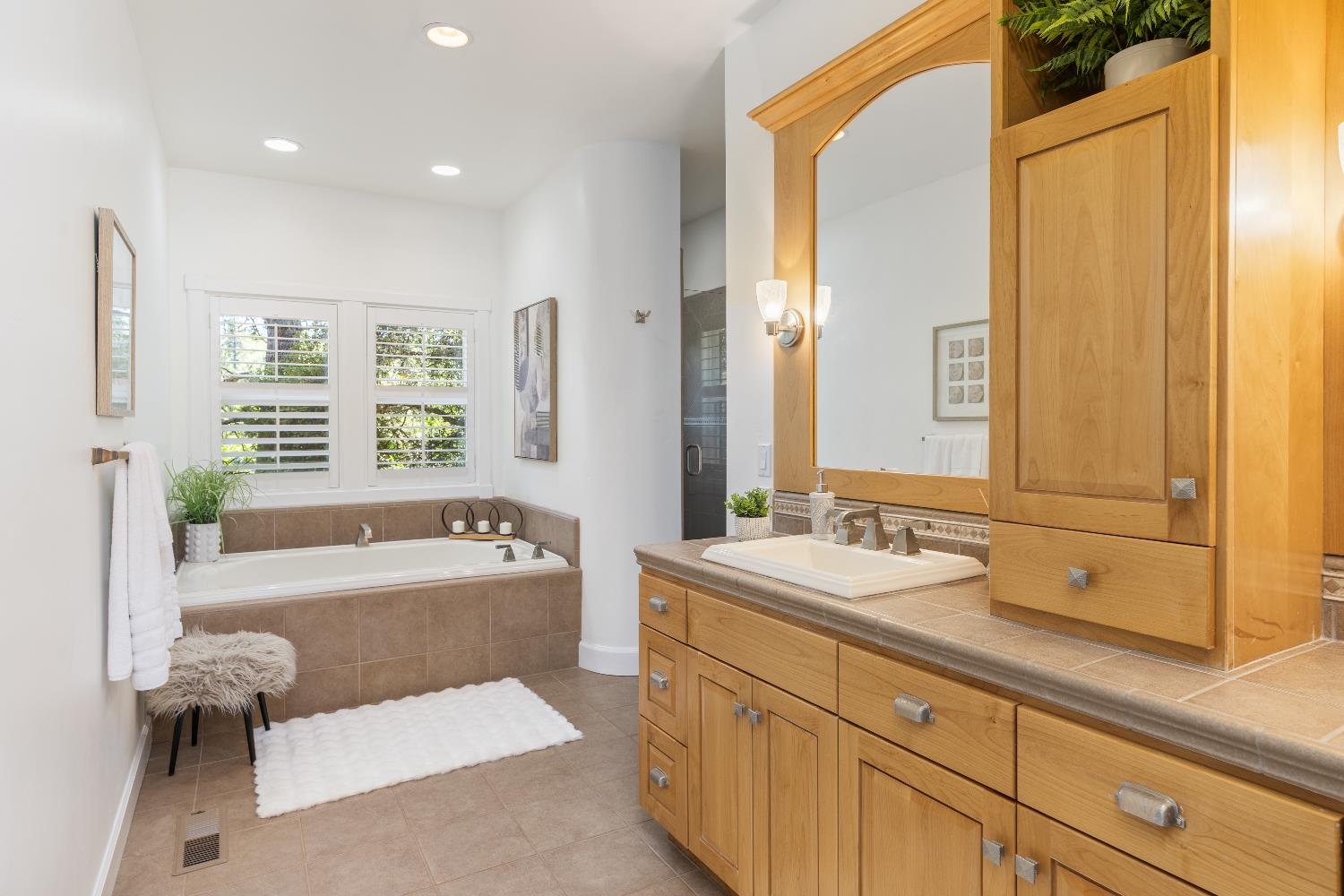 Detail Gallery Image 17 of 47 For 13987 Camino De Lego, Auburn,  CA 95602 - 5 Beds | 4/1 Baths