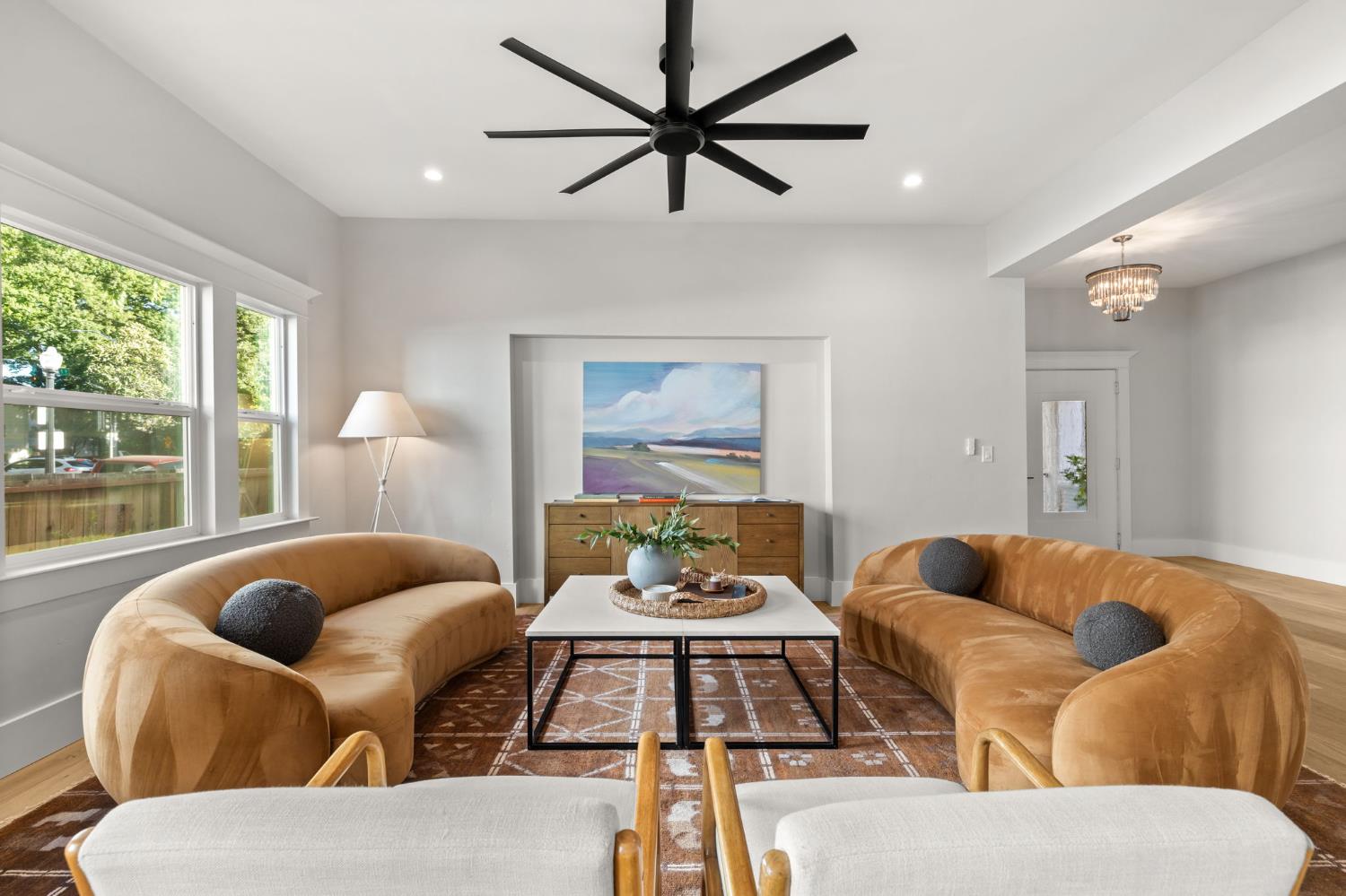Detail Gallery Image 11 of 73 For 1421 T St, Sacramento,  CA 95811 - 4 Beds | 3 Baths