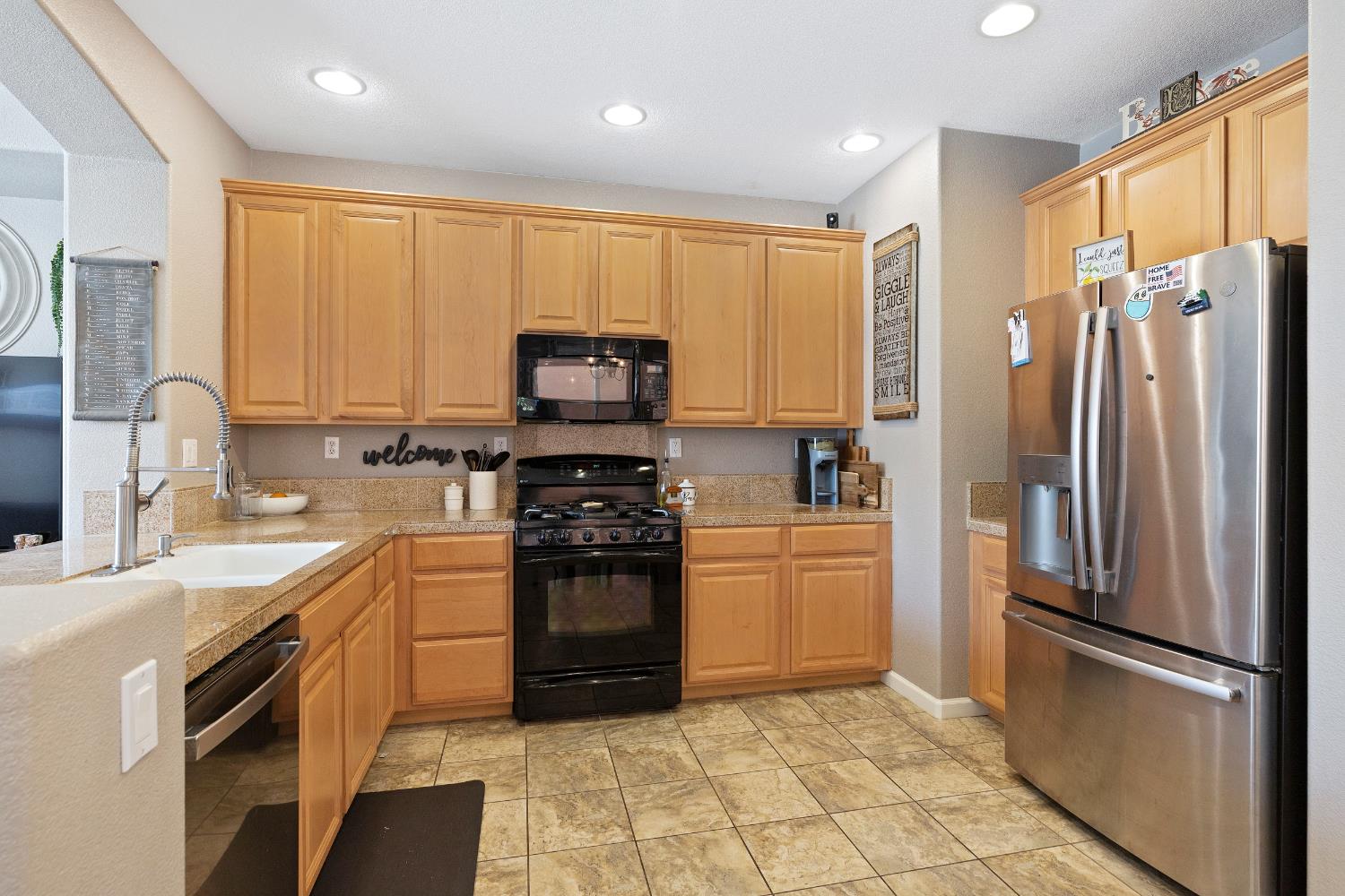 Detail Gallery Image 9 of 33 For 2816 Hawaiian Petrel Ave, Modesto,  CA 95355 - 3 Beds | 2/1 Baths