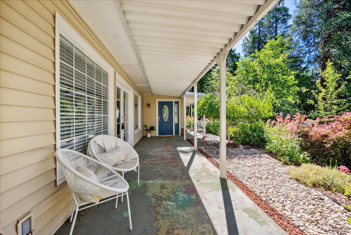 Detail Gallery Image 4 of 35 For 4322 Ponderosa Way, Camino,  CA 95709 - 3 Beds | 2 Baths