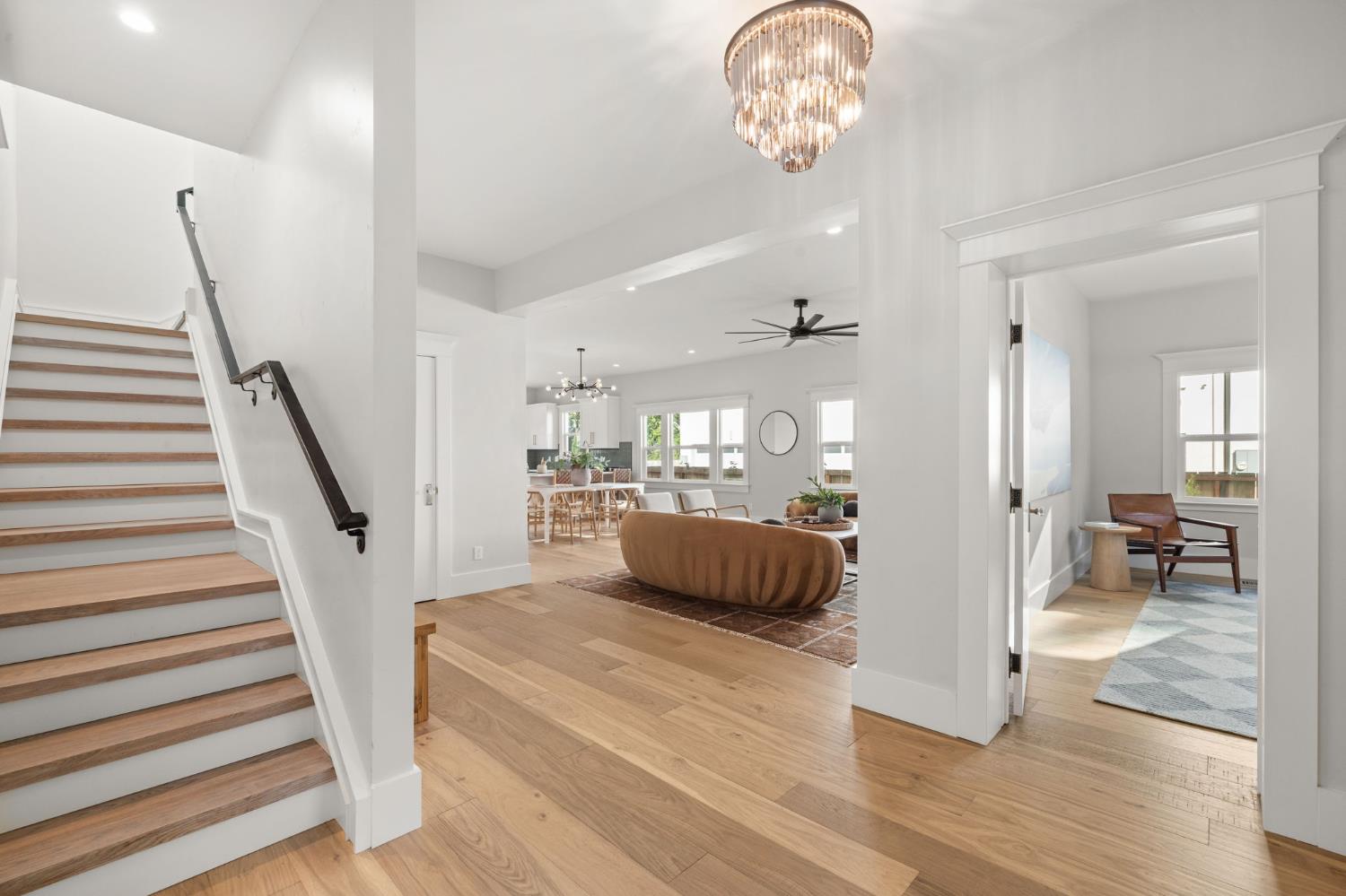 Detail Gallery Image 9 of 73 For 1421 T St, Sacramento,  CA 95811 - 4 Beds | 3 Baths