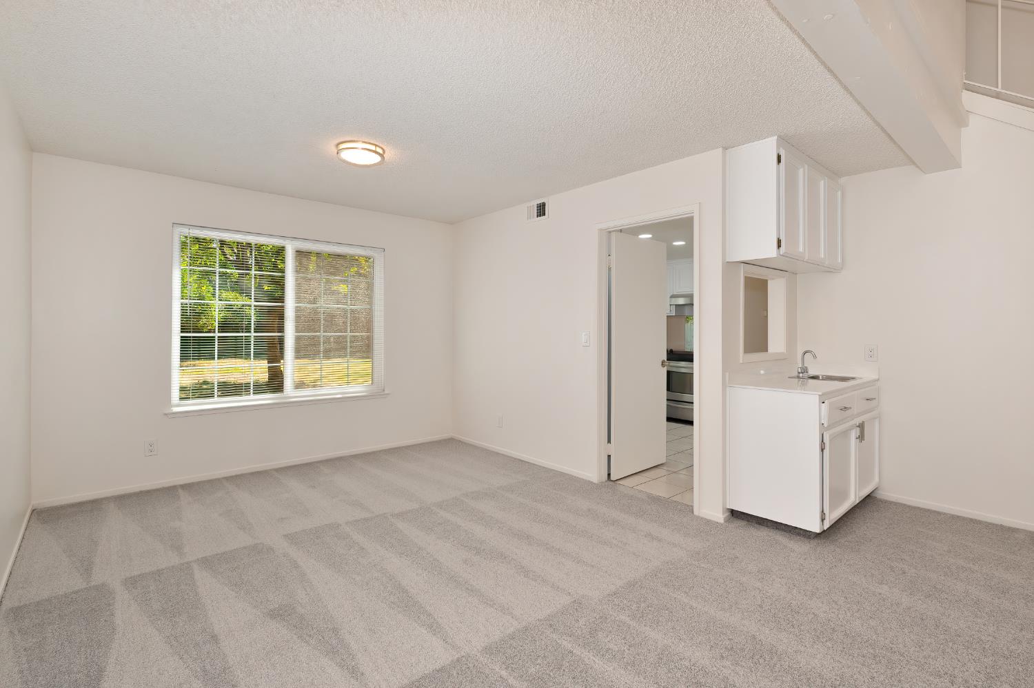 Detail Gallery Image 9 of 34 For 3017 Nikol, Sacramento,  CA 95826 - 4 Beds | 2/1 Baths