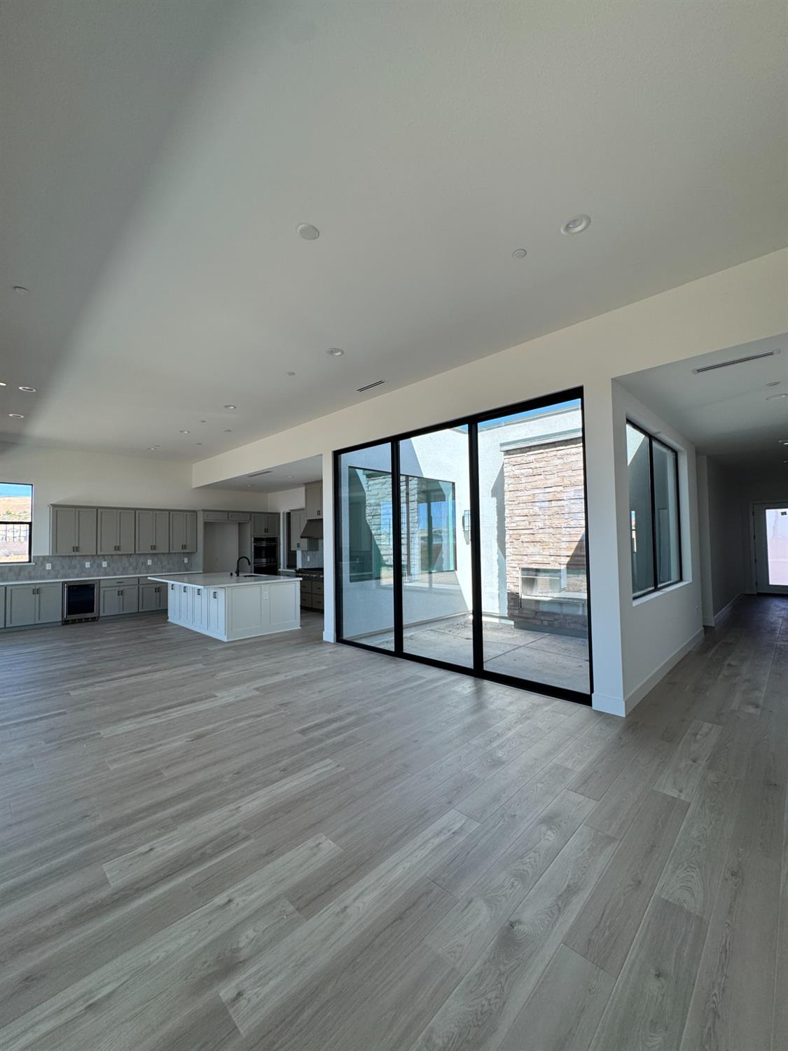 Detail Gallery Image 6 of 13 For 4657 Dehone Cir, Folsom,  CA 95630 - 4 Beds | 4/1 Baths
