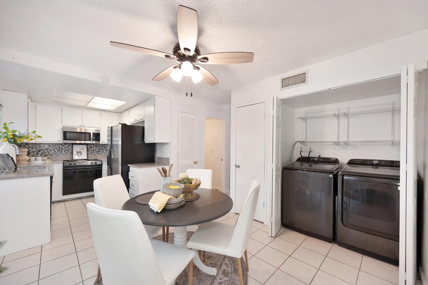 Detail Gallery Image 8 of 29 For 10849 Coloma Rd #2,  Rancho Cordova,  CA 95670 - 3 Beds | 2/1 Baths