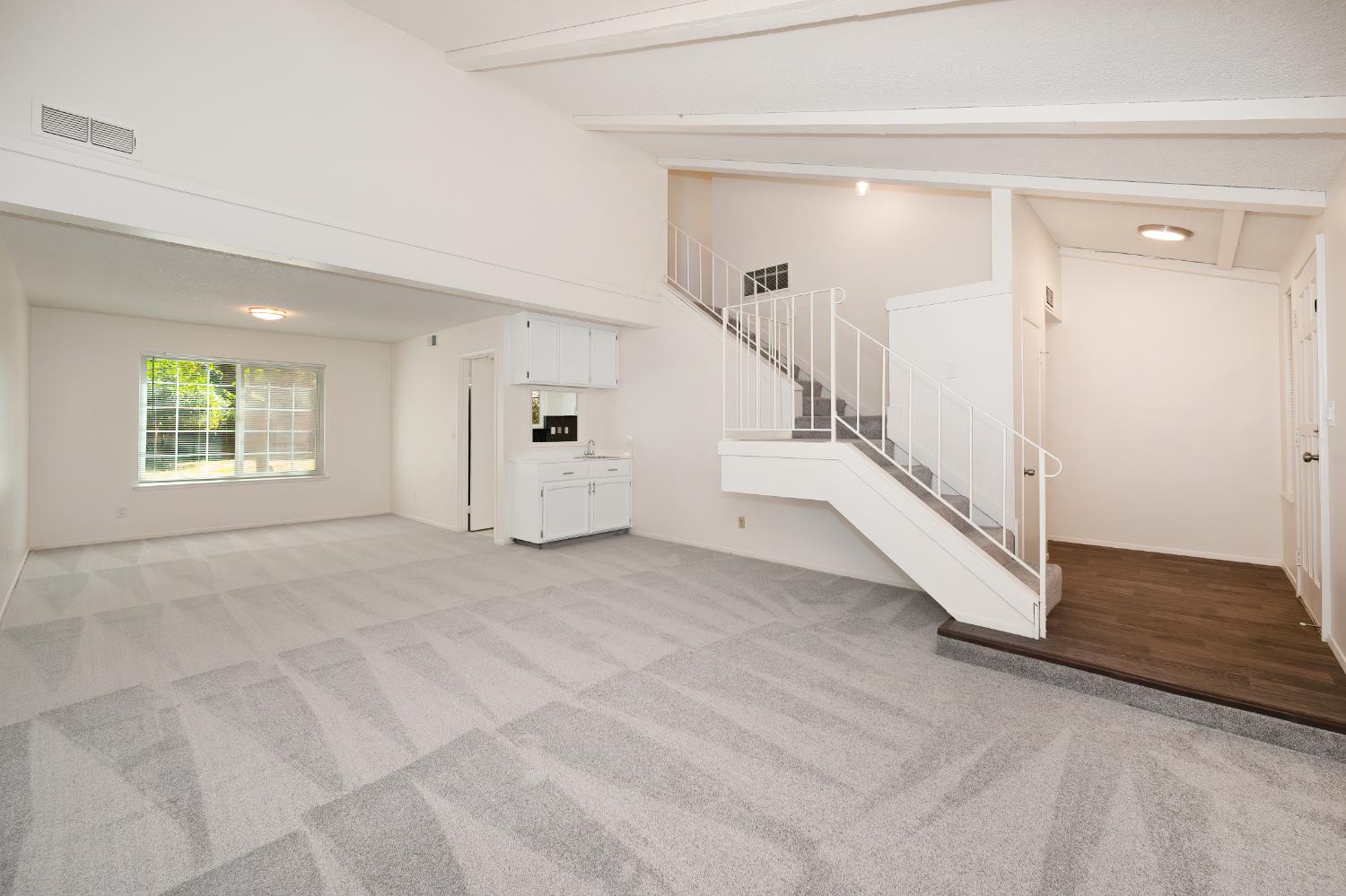Detail Gallery Image 7 of 34 For 3017 Nikol, Sacramento,  CA 95826 - 4 Beds | 2/1 Baths