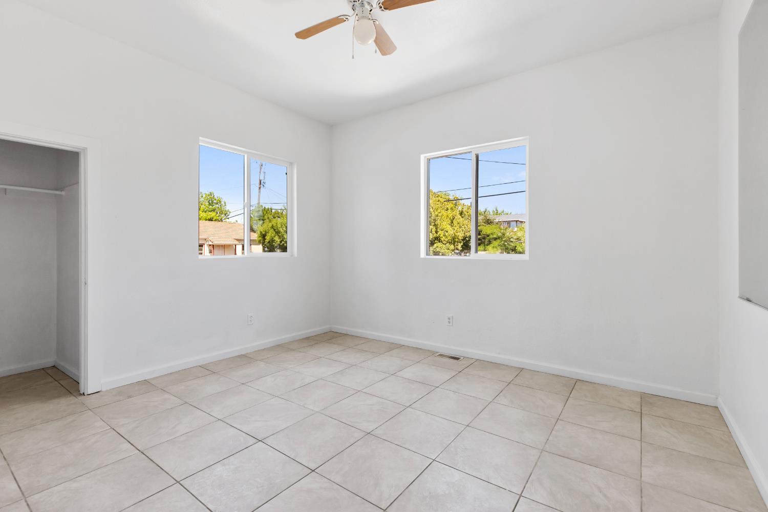Detail Gallery Image 12 of 24 For 169 W 5th St, Stockton,  CA 95206 - 4 Beds | 3 Baths