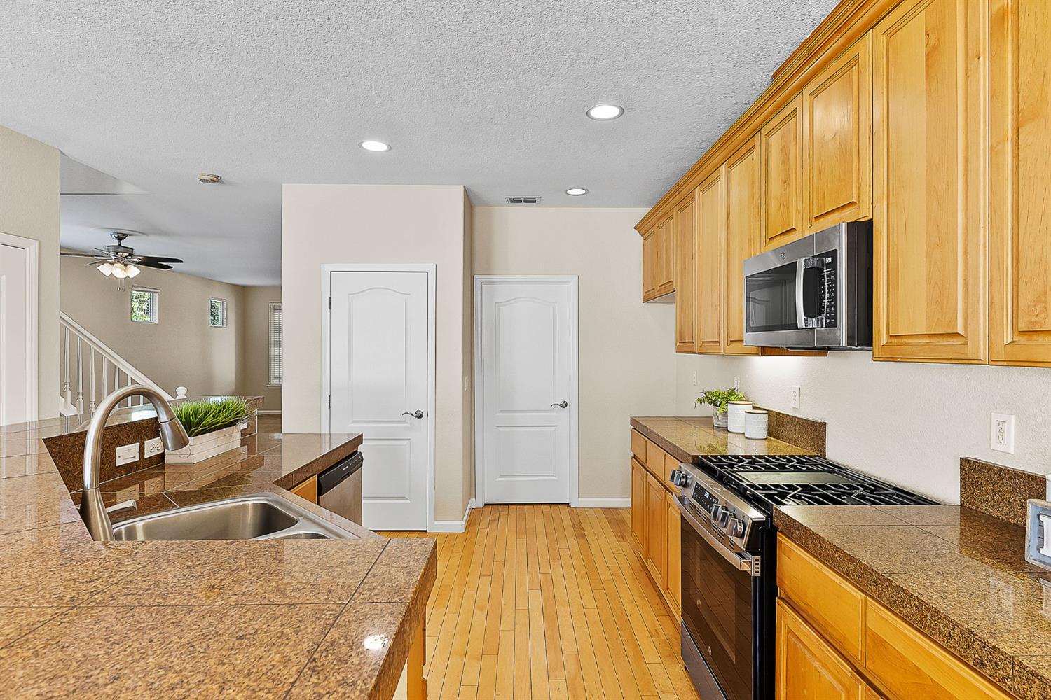 Detail Gallery Image 18 of 50 For 1200 Emerald Oak Rd, Roseville,  CA 95678 - 5 Beds | 3 Baths
