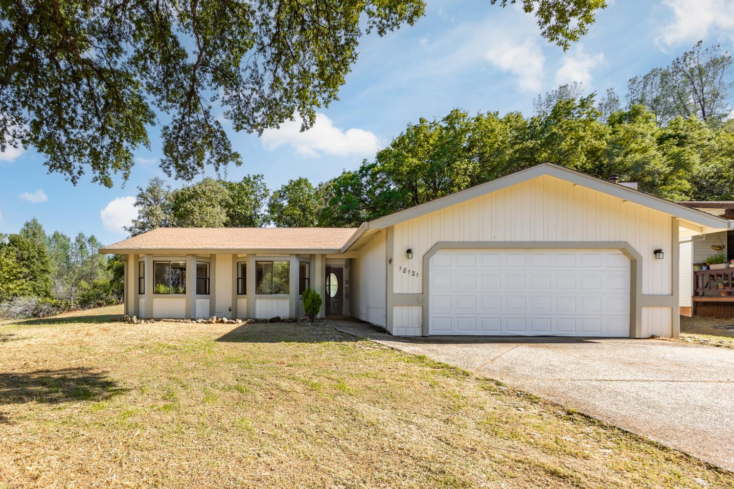 Detail Gallery Image 2 of 29 For 18121 Fair Oaks Dr, Penn Valley,  CA 95946 - 3 Beds | 2 Baths