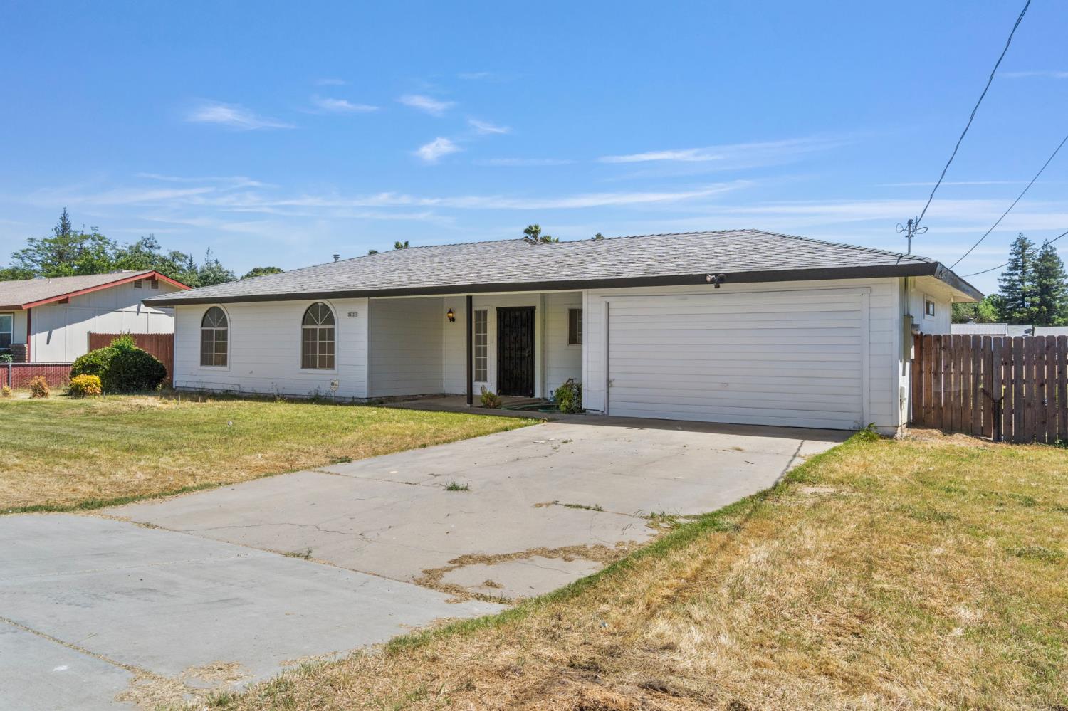Detail Gallery Image 3 of 22 For 25732 Avenue 17, Madera,  CA 93638 - 3 Beds | 2 Baths