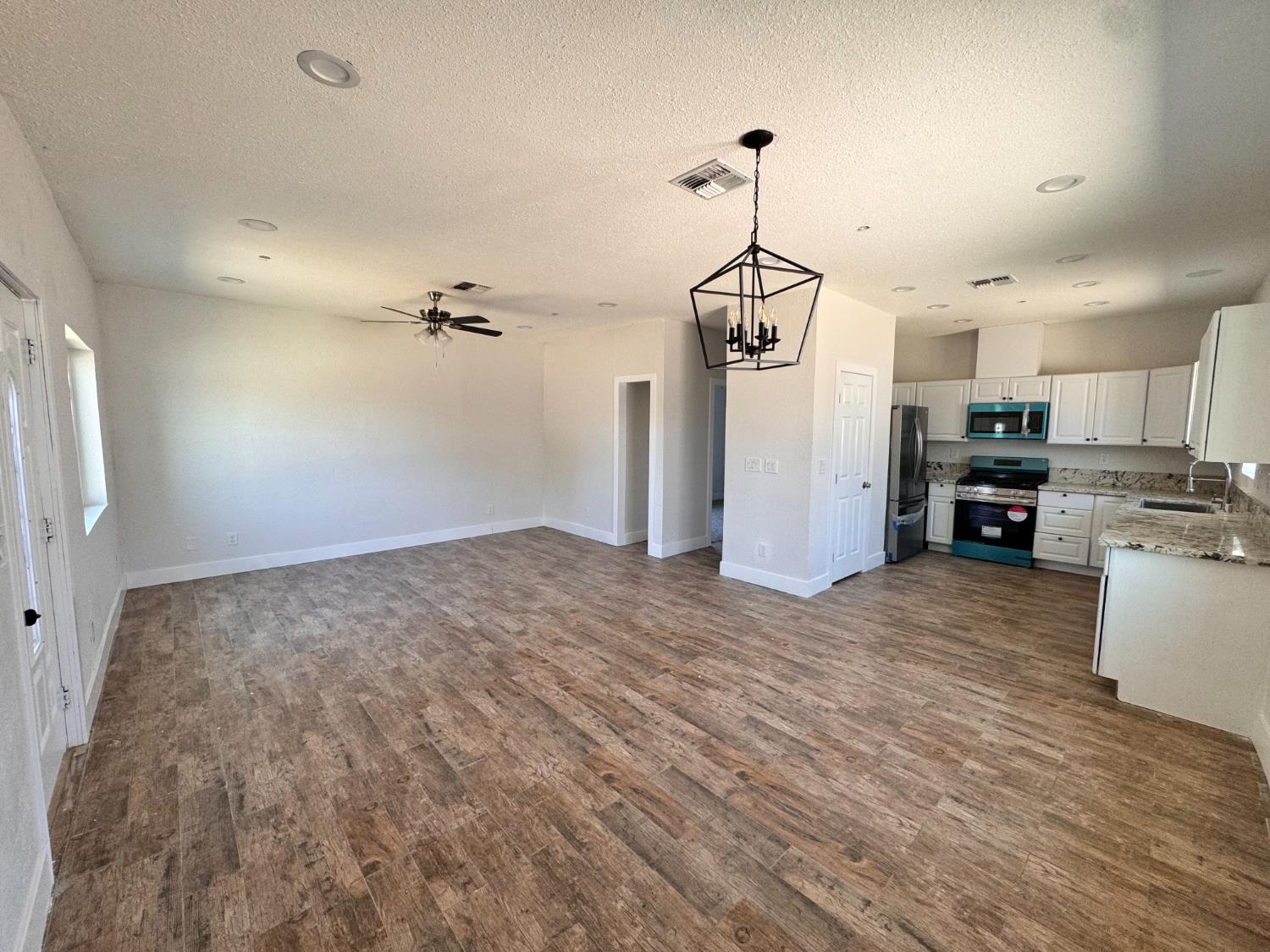 Detail Gallery Image 2 of 21 For 2374 Birch St, Live Oak,  CA 95953 - 3 Beds | 2 Baths