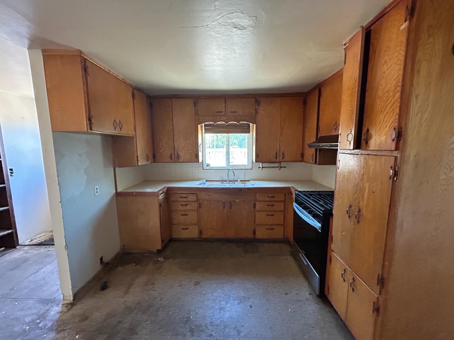 Detail Gallery Image 4 of 14 For 2415 Florida Ln, Durham,  CA 95938 - 4 Beds | 1 Baths