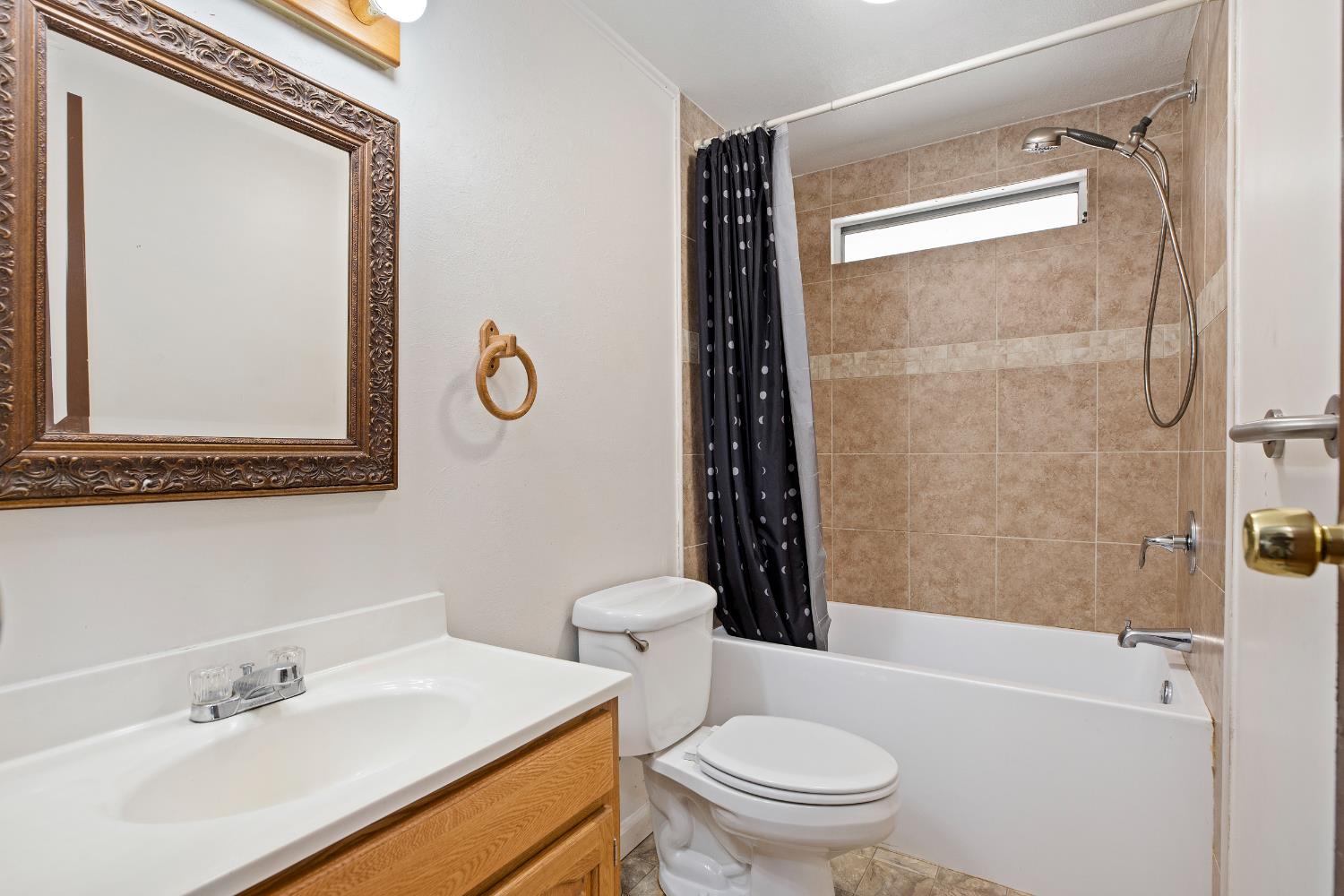 Detail Gallery Image 15 of 30 For 1517 Panthers Lane, Modesto,  CA 95355 - 3 Beds | 2 Baths