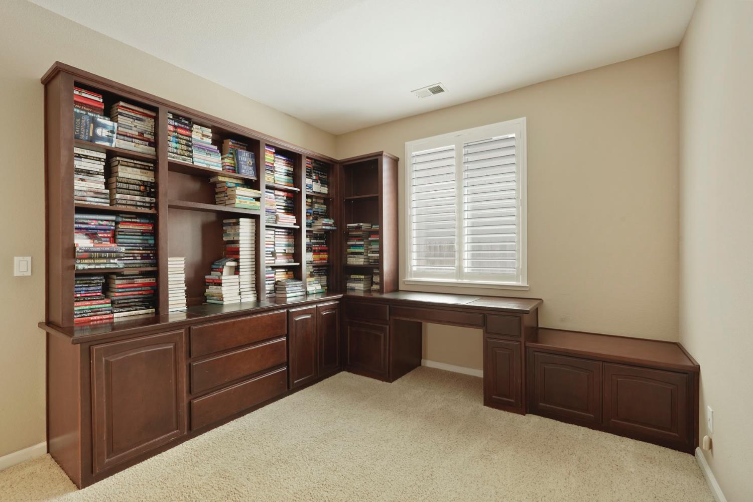 Detail Gallery Image 22 of 50 For 9734 Fall Valley Way, Sacramento,  CA 95829 - 5 Beds | 3 Baths