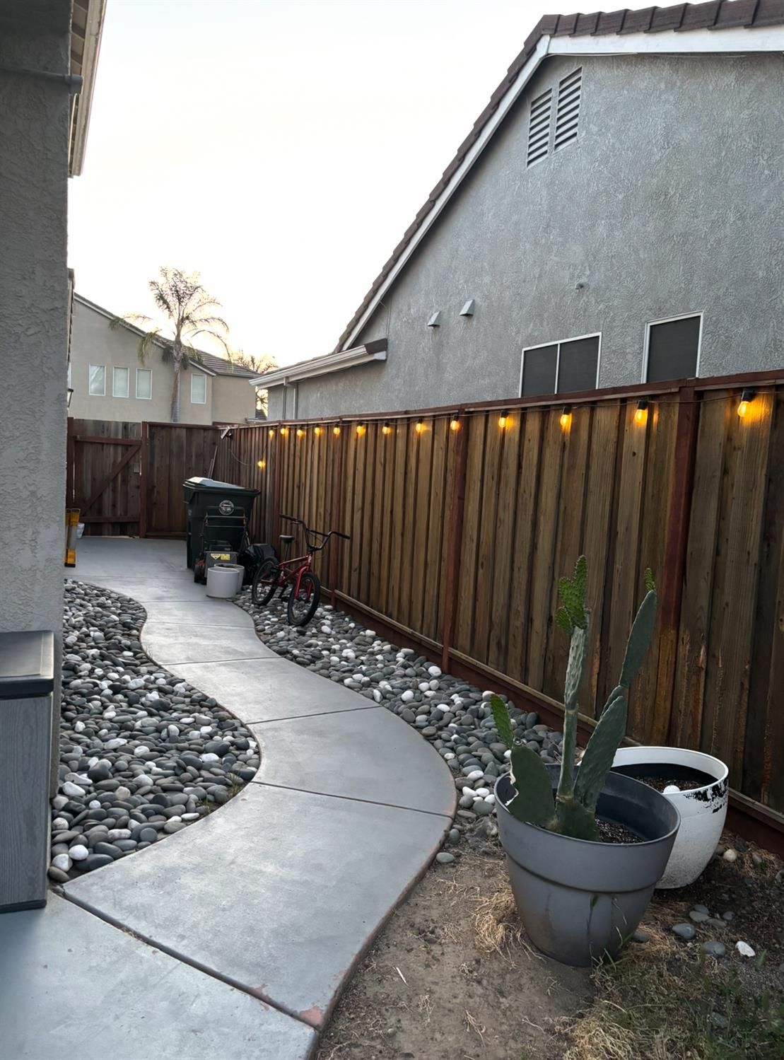 Detail Gallery Image 13 of 18 For 1134 Sangria Ln, Manteca,  CA 95336 - 4 Beds | 2/1 Baths