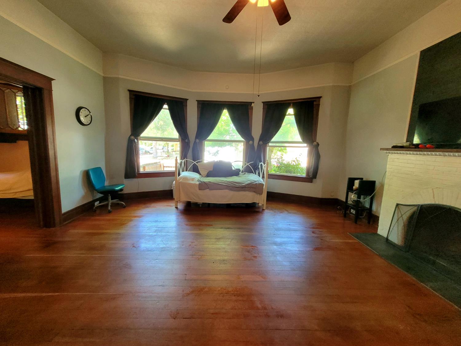 Detail Gallery Image 4 of 23 For 1948 K St, Merced,  CA 95340 - 3 Beds | 2 Baths