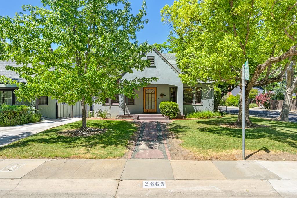 Detail Gallery Image 2 of 42 For 2665 3rd Ave, Sacramento,  CA 95818 - 2 Beds | 1 Baths