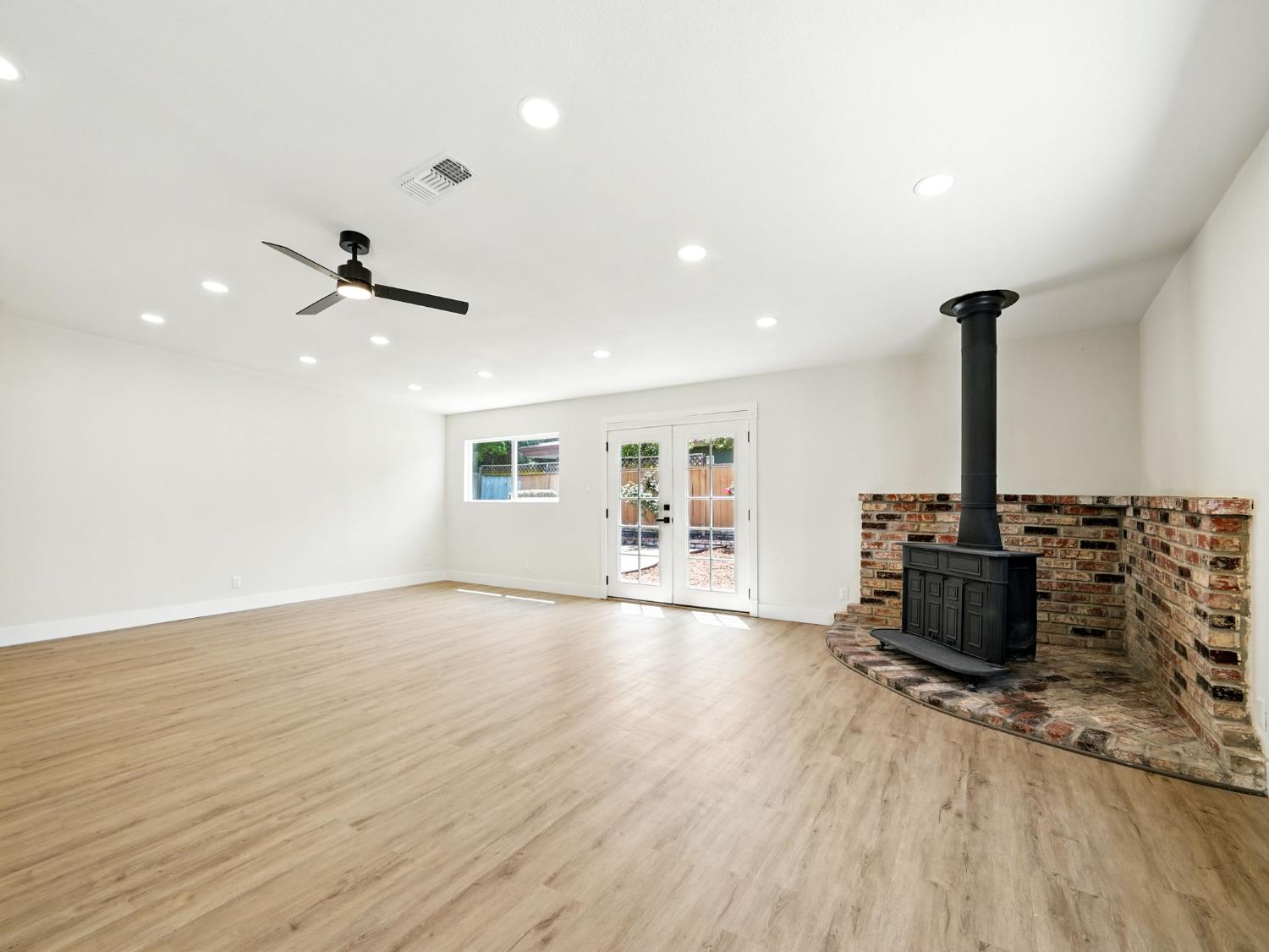 Detail Gallery Image 14 of 22 For 1170 Aster Ln, Livermore,  CA 94551 - 3 Beds | 2 Baths