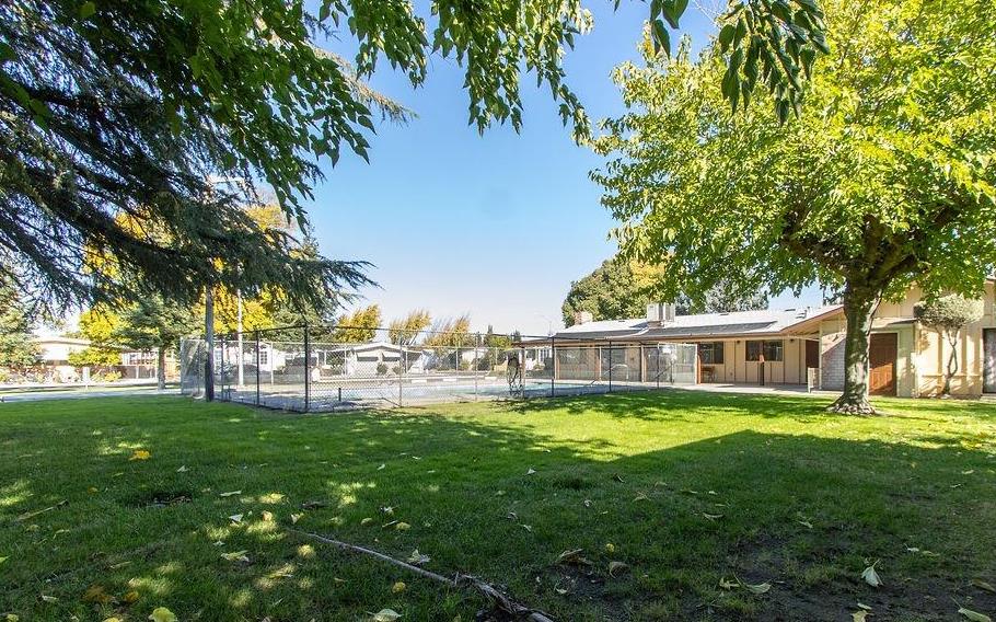 Detail Gallery Image 4 of 11 For 3037 Holiday Ln, Modesto,  CA 95350 - – Beds | – Baths
