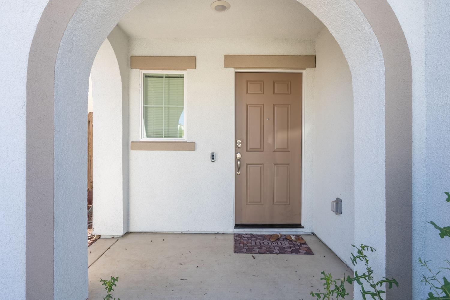 Detail Gallery Image 4 of 32 For 6421 Maple Leaf Ln, Riverbank,  CA 95367 - 5 Beds | 3 Baths