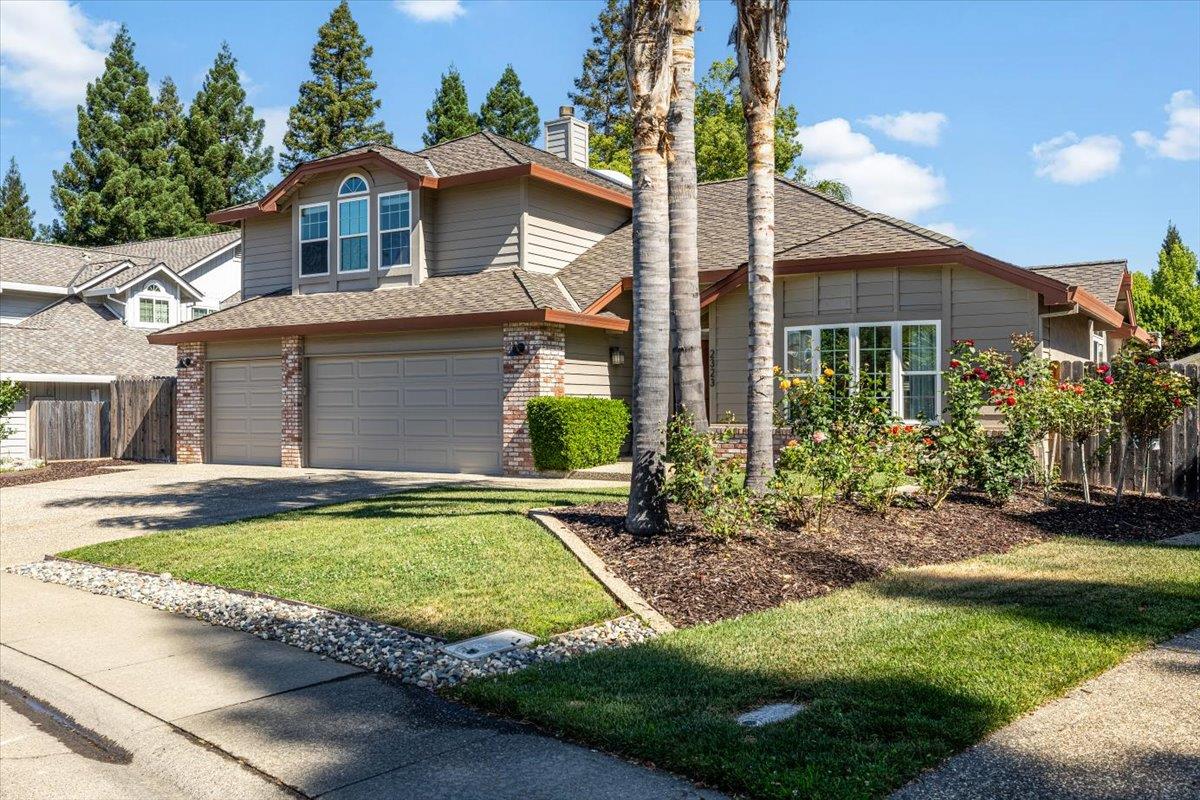 Detail Gallery Image 1 of 35 For 2323 Thistle Down Dr, Roseville,  CA 95661 - 4 Beds | 3 Baths